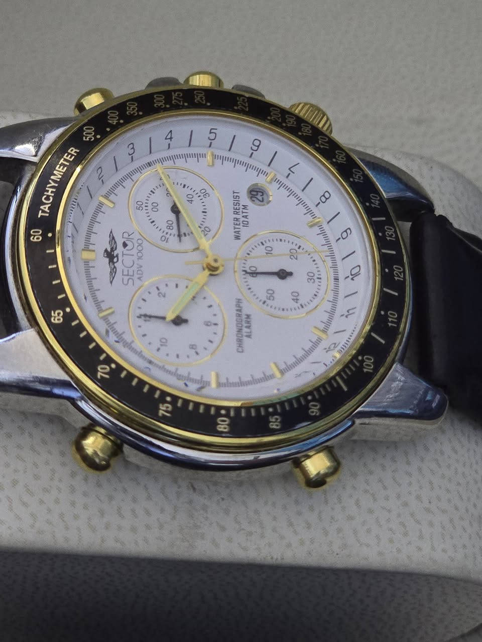 سكتور 
ياباني اصلي بطاريه 
جرس 
كونوكراف ستوب وتش سناتر شغاله 
تاكوميتى
سير جلد اصلي 
نظيفه جدا 
قطر  ٤٠ بدون المداوس 

١٤٥ الف 
المكان اربيل 
يوجد توصيل 
Samer Akeel AlJboory 
https://www.tiktok.com/@samerakeelwatch?_r=1&_t=ZS-92XzzfzgLln


**إذا كنت صاحب هذا الإعلان وتريد حذفه لأي سبب، رجاءا أرسل رسالة إلى الدعم الفني**