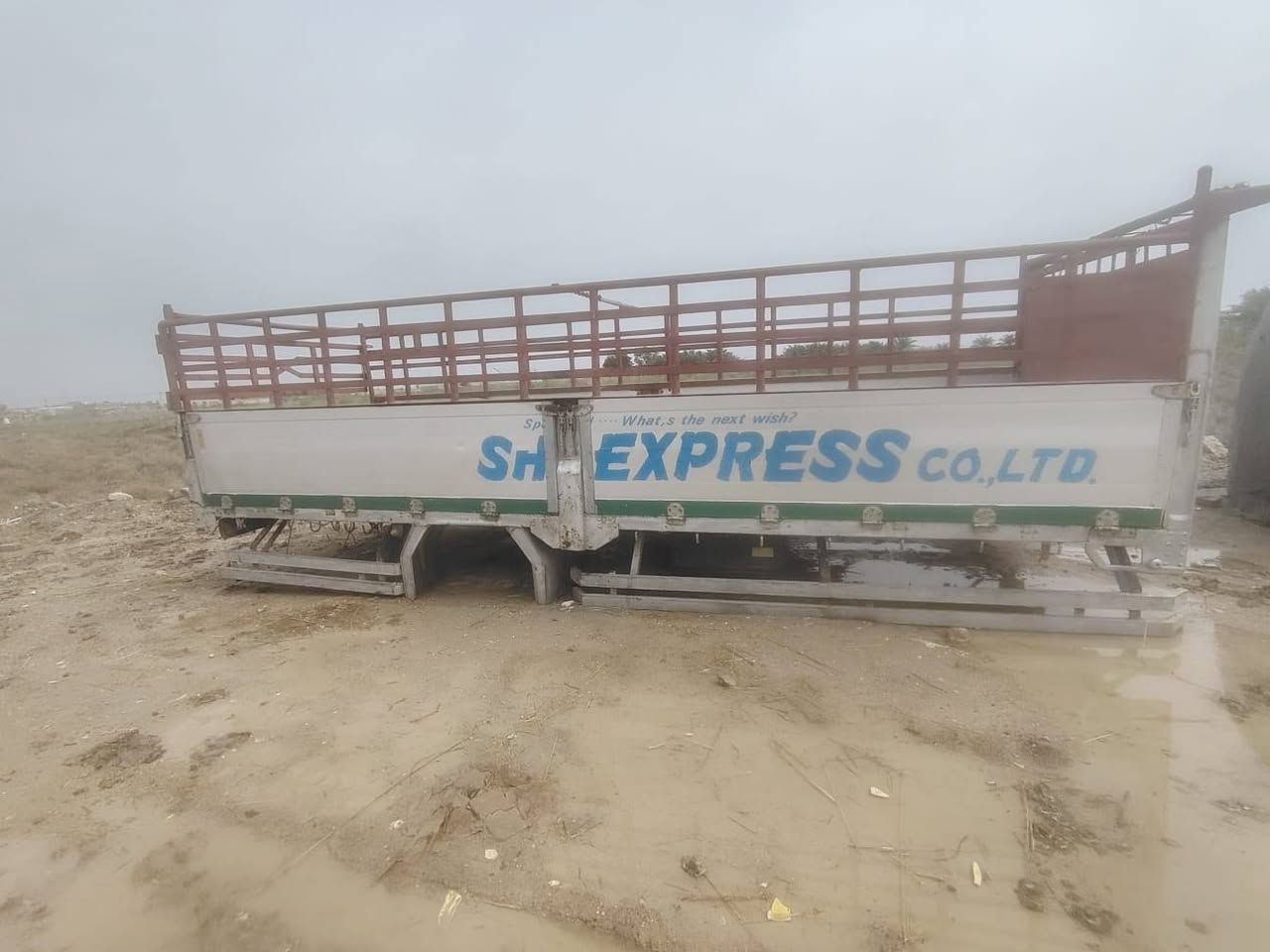 السلام عليكم شباب بدي للبيع  حلو نظيف وجاهز للشغل وكامل من سبايدرلات ونشرات وصفاح ومحجر بدي حلو ونظيف وجاهز رقم الهاتف *********** ابو منتظر
