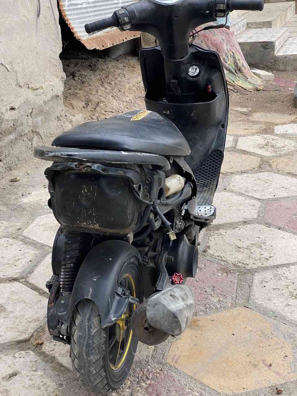 ماكس عدله شرط شلعه ومعدل دراجه سعر ٤٥٠ وبيه مجال ناصريه مركز شارع الملعب تضحيه دراجه كله اصلي وبلادي ***********
