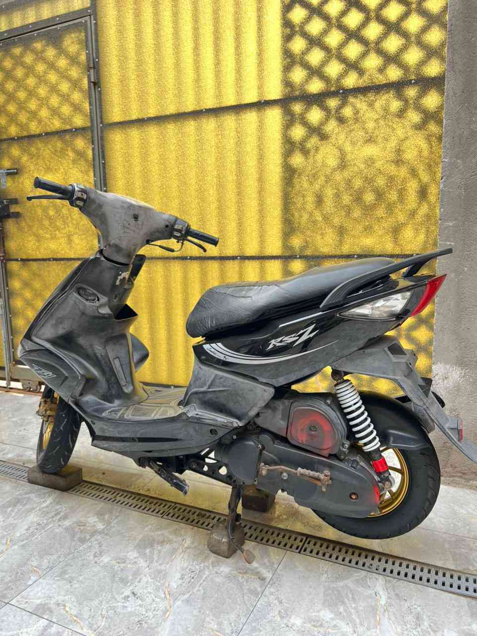 السلام عليكم ماكس مضلع ياباني للبيع أو للمراوس  2008 مكفولة الدراجة مكينة مامفتوحة بوشة بلاد 49 الدراجة مكينتهة خرسة وناعمة ماتنسمع فول ملاح شلعة معدل فول نكرة سلف الدراجة ودكة هندر ويل رياضي كهربائيات كلهة شغالة دبلات كلهة شغالة تايرات جدد جلاتين الدراجة ماعوزهة اي شي وبل عافية عل ياخذها السعر 650 وبيهة مجال للشراي مكاني البصرة المعقل رقمي ***********
