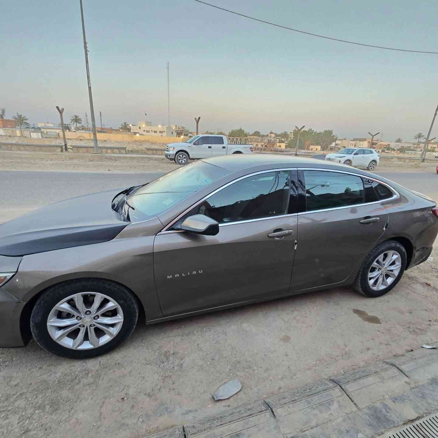 شوفلرليت ماليبو LT
موديل 2020 
رقم بابل بسمي 
تبديل بنيد وبيها بارد بمقدمة الجاملغ 
فول تحكم ستيرن كامره دوارة كشن كهرباء تدفئة كشنات شاشه لمس وبيها بعد مواصفات 
سعرها مناسب علق بتم ويجيك سعرها 
مكانها مركز الحلة حي الصحة 
للتواصل 
***********
