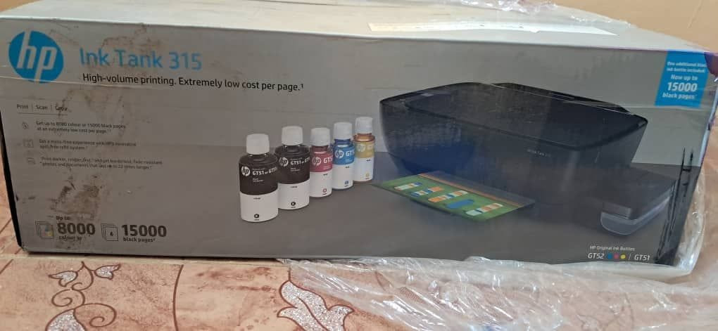 السلام عليكم ورحمة الله،
معروض للبيع طابعة HP Ink Tank 315 All-in-One الأصلية، الطابعة غنية عن التعريف وممتازة جداً للمكاتب، الطلاب، وأصحاب العمل المنزلي.
​المواصفات والمميزات الأساسية:
​3 في 1: (طباعة + تصوير ومسح ضوئي + نسخ).
​نظام خزان الحبر التوفيري (Ink Tank): نظام ذكي واقتصادي جداً يغنيك عن شراء الحبارات المكلفة، مع ميزة التعبئة السهلة والنظيفة ضد الانسكاب.
​إنتاجية حبر هائلة: تطبع وتصور حتى 15,000 صفحة باللون الأسود أو 8,000 صفحة بالألوان.
​جودة عالية: تدعم طباعة الصور والمستندات بلا حواف (Borderless) بجودة احترافية ومقاومة للبهتان.
​التوصيل: سلكي عبر منفذ USB سريع.
​الحالة: جديدة تماماً داخل الكرتونة ومعها أحبارها الأصلية وملحقاتها كاملة (جاهزة للتوصيل والتشغيل فوراً).
​💰 السعر المطلوب: [لاعلى سعر]
📍 مكان المعاينة/الاستلام: [أمدرمان .. الشهداء]
📞 للتواصل والاستفسار (واتساب أو اتصال): [0907423611]
​ملاحظة: الجادين في الشراء الرجاء التواصل مباشرة


**إذا كنت صاحب هذا الإعلان وتريد حذفه لأي سبب، رجاءا أرسل رسالة إلى الدعم الفني**