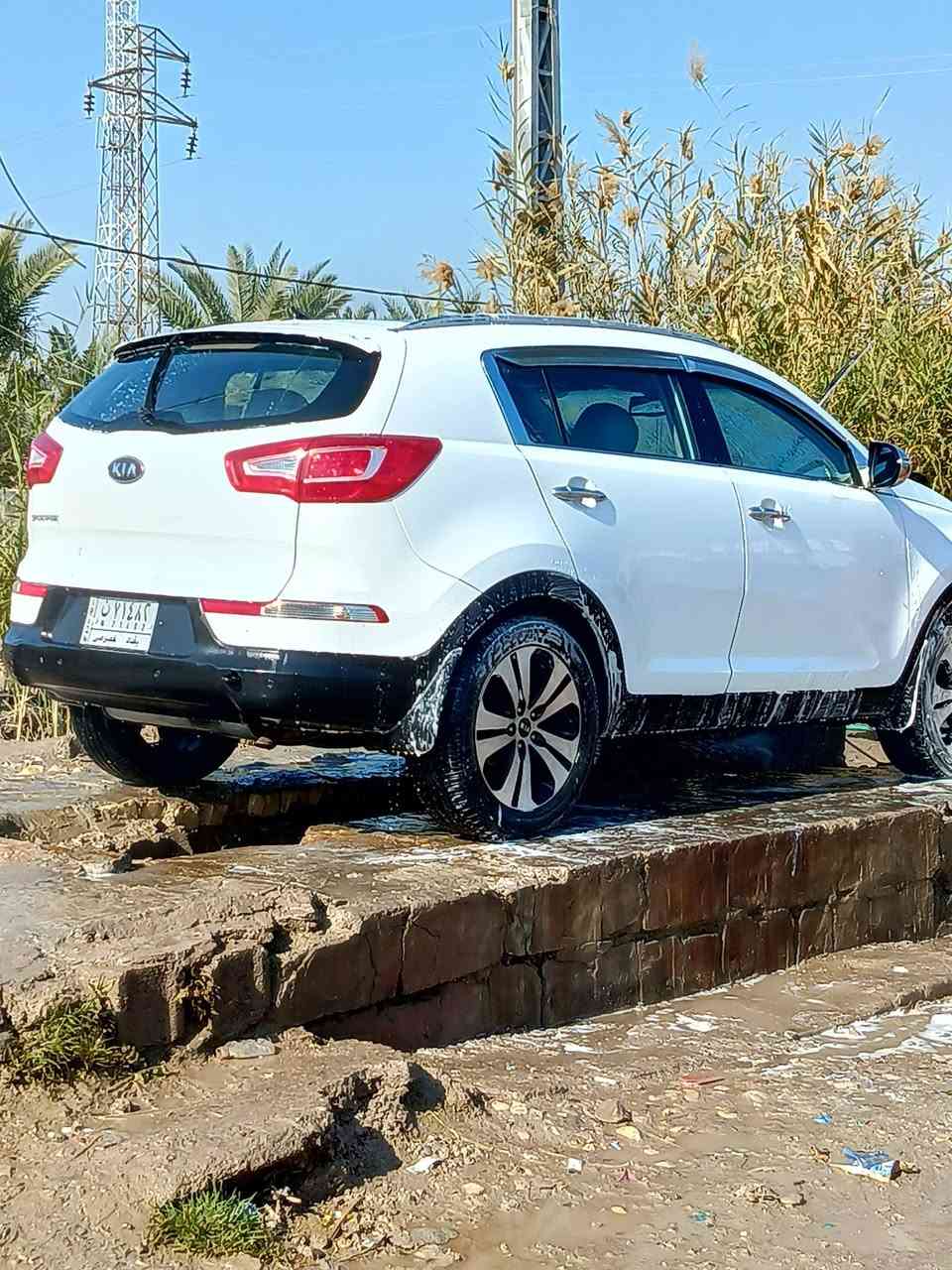 السلام عليكم
‏سبورتج بانوراما خليجي 2011 ماشية 159
‏كير محرك مكفولات , محرك 2000
‏بيهه نص باب السايق صبغ والباقي موضح بالصور 
‏منظومة تبريد جديدة بشهر السابع شديتهه
‏زوج تايرات امامي جديد 
‏صالنصة جديدة ، راديتر جديد 
‏سنوية بأسمي 
‏مكاني بغداد ، حي الاعلام
‏***********
‏السعر 133
‏
