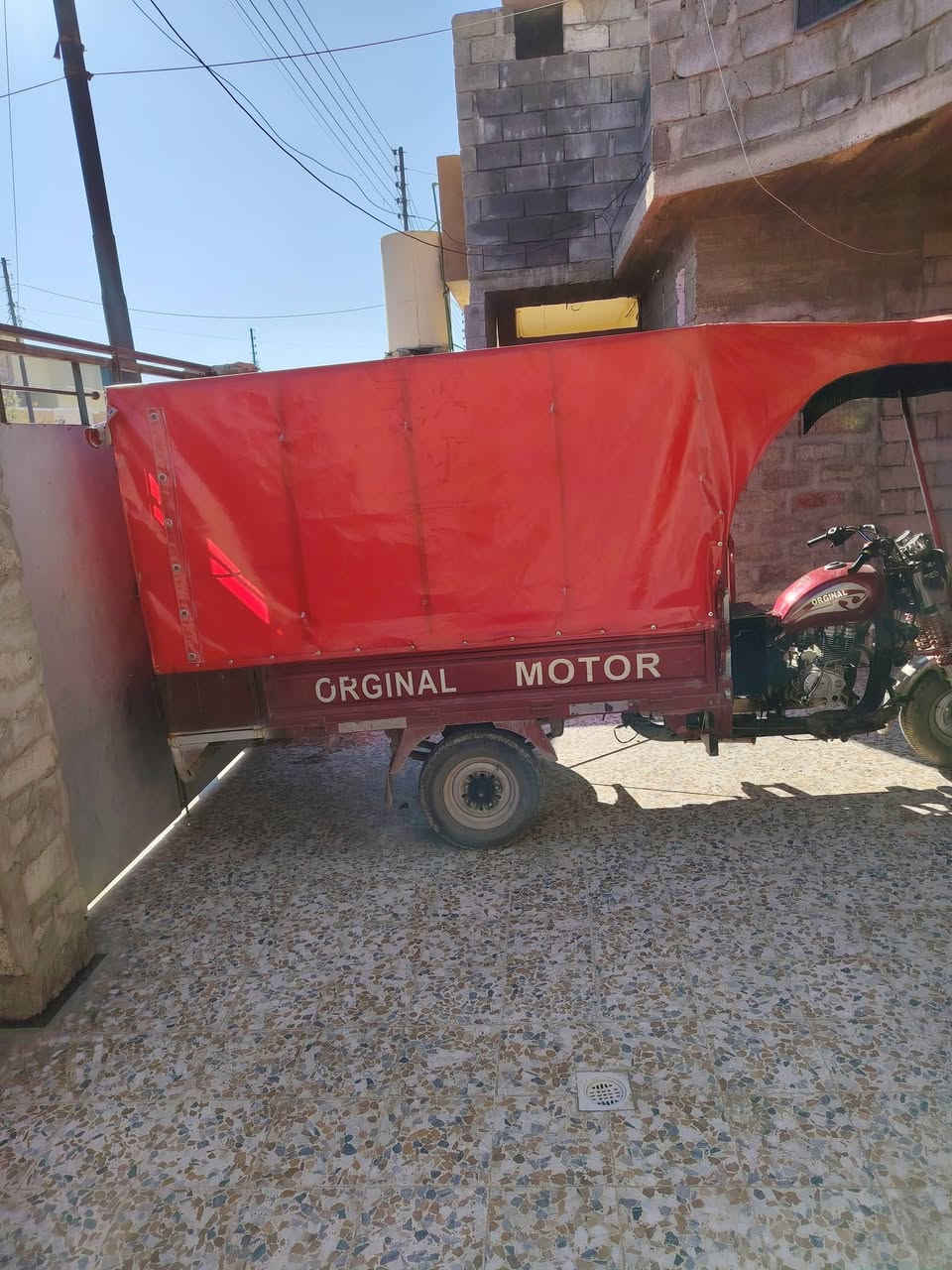 السلام عليكم ستوته للبيع كلها شغاله وايرمنيه اشاير لايت شغال كلها شرط شاصي شرط  السعر مليون وميه بيها مجال الشراي يتصل ***********
