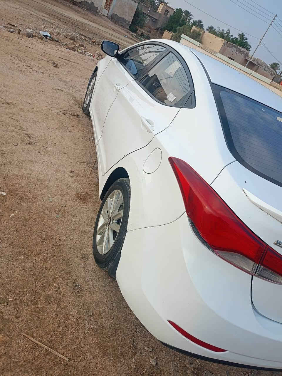 السلام عليكم ورحمة الله وبركاته  
هونداي النترا موديل 2015 وارد خليجي محرك 1800 دوش فول عدا البصمة مكفولة من الصبغ والتبديل عدا بارد باب السائق قليل وتصليح نهاية الدوسة اليمنى رقم بصرة دولي مشروع وطني مكانها الناصرية -سوق الشيوخ 
للاستفسار  
السعر ١٣٠
***********
