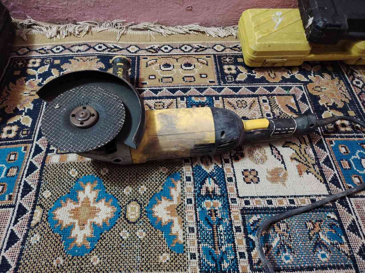 بلازمه حجم 32 جديده السعر 85 +مبرده بلاستك السعر 50 +كوسره ججم كبير جديده السعر 70 +دريل همر كسار السعر 70 +كابسه ترامل السعر 30 +دريل شحن اصلي السعر 15 *********** يوجد وتساب
