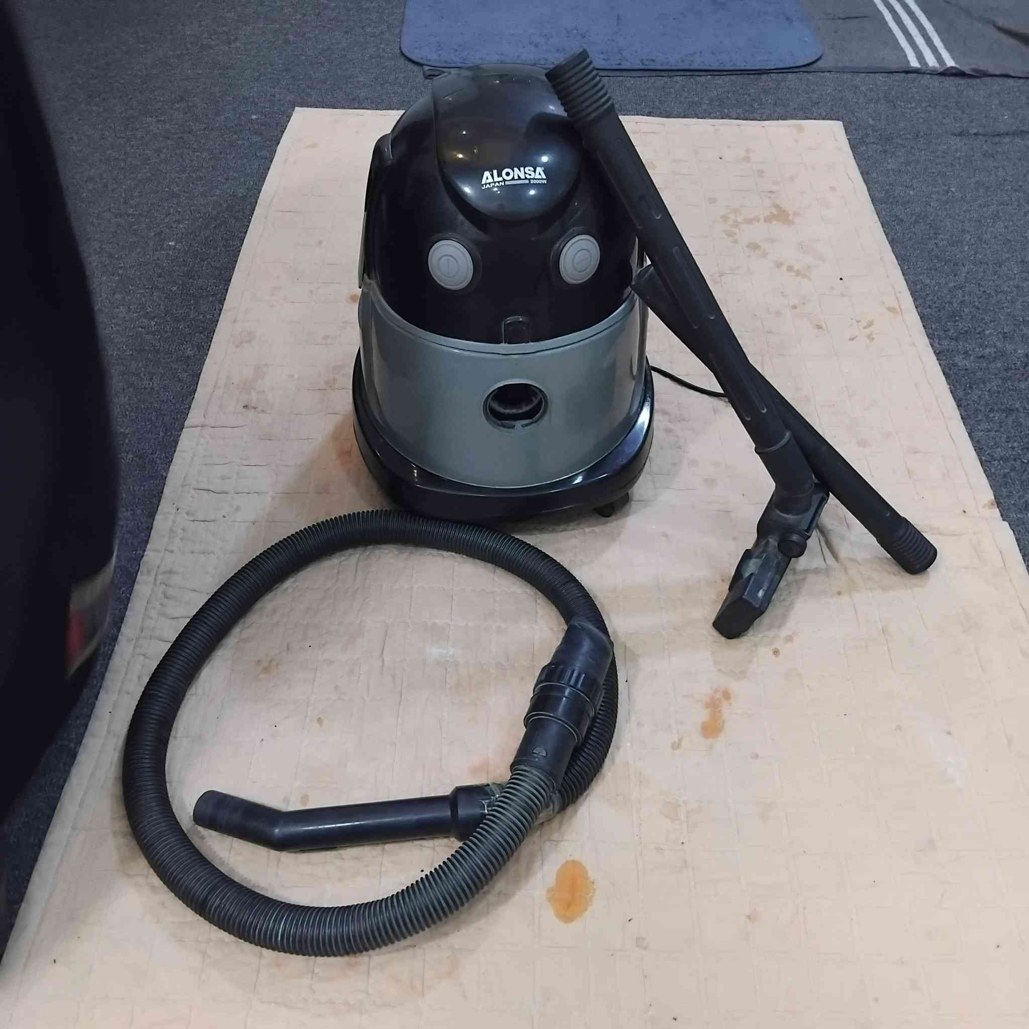 السلام عليكم  مكناسه كهربائيه للبيع شركه اللنوسه  السعر ٦٠ وبيها مجال اتصال على الرقم ***********
