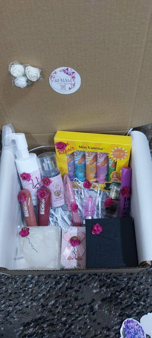 بوكسات هدايا صنعت بحب
تجهيز حسب الطلب وباسعار مناسبه جدا جدا 😍
ممكن إعجاب للصفحة وتلكون كلشي جديد ومميز ولطيف
التواصل على رقم الواتساب *********** او رساله دايركت 
متوفر توصيل داخل الرمادي ب٣ والمحافظات كافه ب٥ الف
#ريهام_الراوي #اكسسورات #الجمال #نزاكه #قلادة #هدايا #عيدالحب
