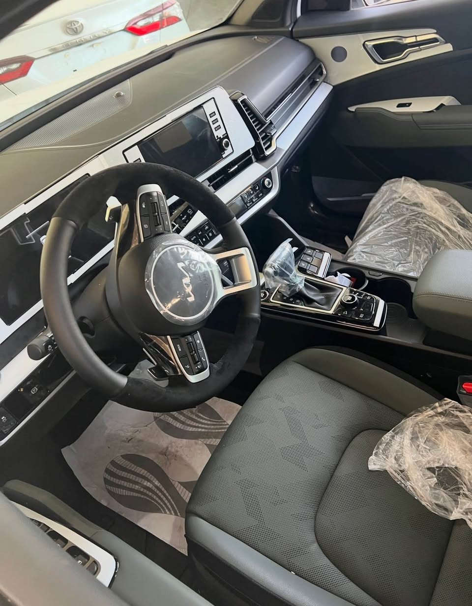 KIA - SPORTAGE - 2024 
- كــيــا ســبــورتـــج / ٢٠٢٤ / خليجي / بلاك ايديشن 
- استـــیـــراد خــاص / premium edition 
- مــــاشـــي / ٦ الف فقط زيروووو 
* سعر / ٢٣٩ ورقة 
- مـــواصــــفـــات / فـــول فــــول vip - بانوراما - 
ميحتاج وصف 
- ستيكرات وكالة ممشلوعة و باقية 
- رقـــم / اربـــیـــل بسمي شخصياً 
- مكفول من كل شي دعامية لدعامية 
* مكان / اربيل - سرداب مجمع - 
* رقم تلفون / 
واتساب / ***********
اسياسيل/ *********** أربيل, العراق
