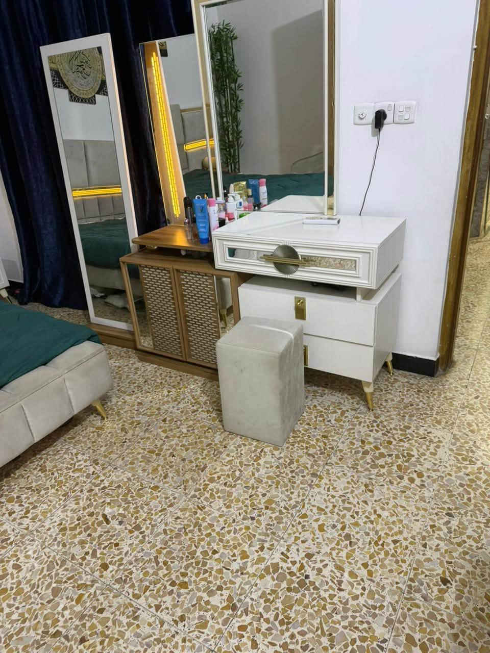 غرفه تركيه للبيع باب اول فول نضافه السعر ٩٠٠ 
المكان الدوره كفاءات الصحه


**إذا كنت صاحب هذا الإعلان وتريد حذفه لأي سبب، رجاءا أرسل رسالة إلى الدعم الفني**