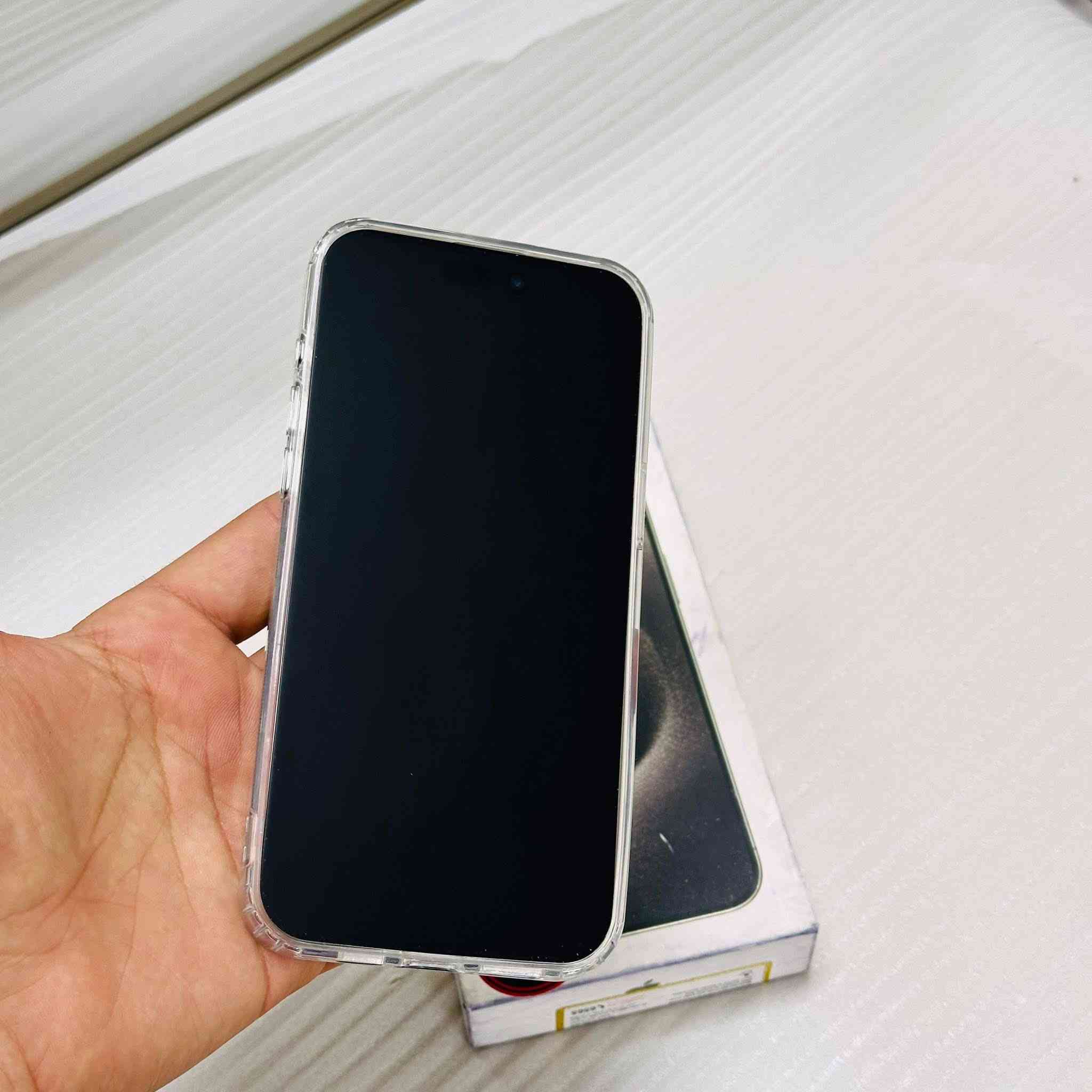 السلام عليكم 🫡 
عندي ايفون 15 برو ماكس لون التيتانيوم الطبيعي ضمان ماستر ذاكره 256 وبطاريه 97 مكفول من كلشي مكاني بغداد …. 

سعره مليون و100 وبي مجال 
شراي اتصل واذا ماعندك رصيد رمش وادك عليك 
***********
