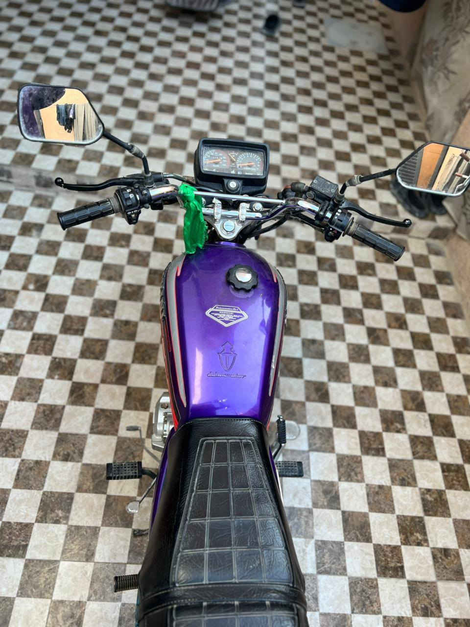 سلام عليكم سيفان موديل 25 شكل القديم اوراق اصولي 
كل نفص مابيه اشاير كهرابئيات كشي شغال 
يعني جديديه مكينه ما مفتوحه كلشي على وضع الشركه 
مكان بابل حي المام 
***********
