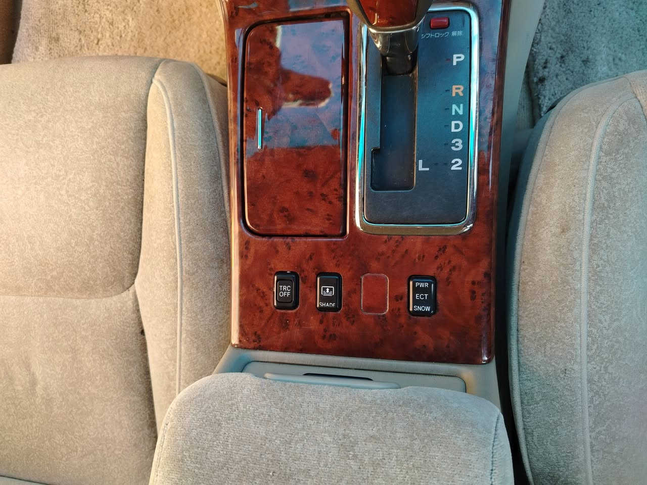 سلام عليكم جنون ادوات كفالة عامة 
٣دكم محرك ديفور الجبير أربعة كشنات كهربائية موديل 2003  شاصي 175 بدون فتح
السعر ٩٠ وبيهة مجال
اتصال ***********
