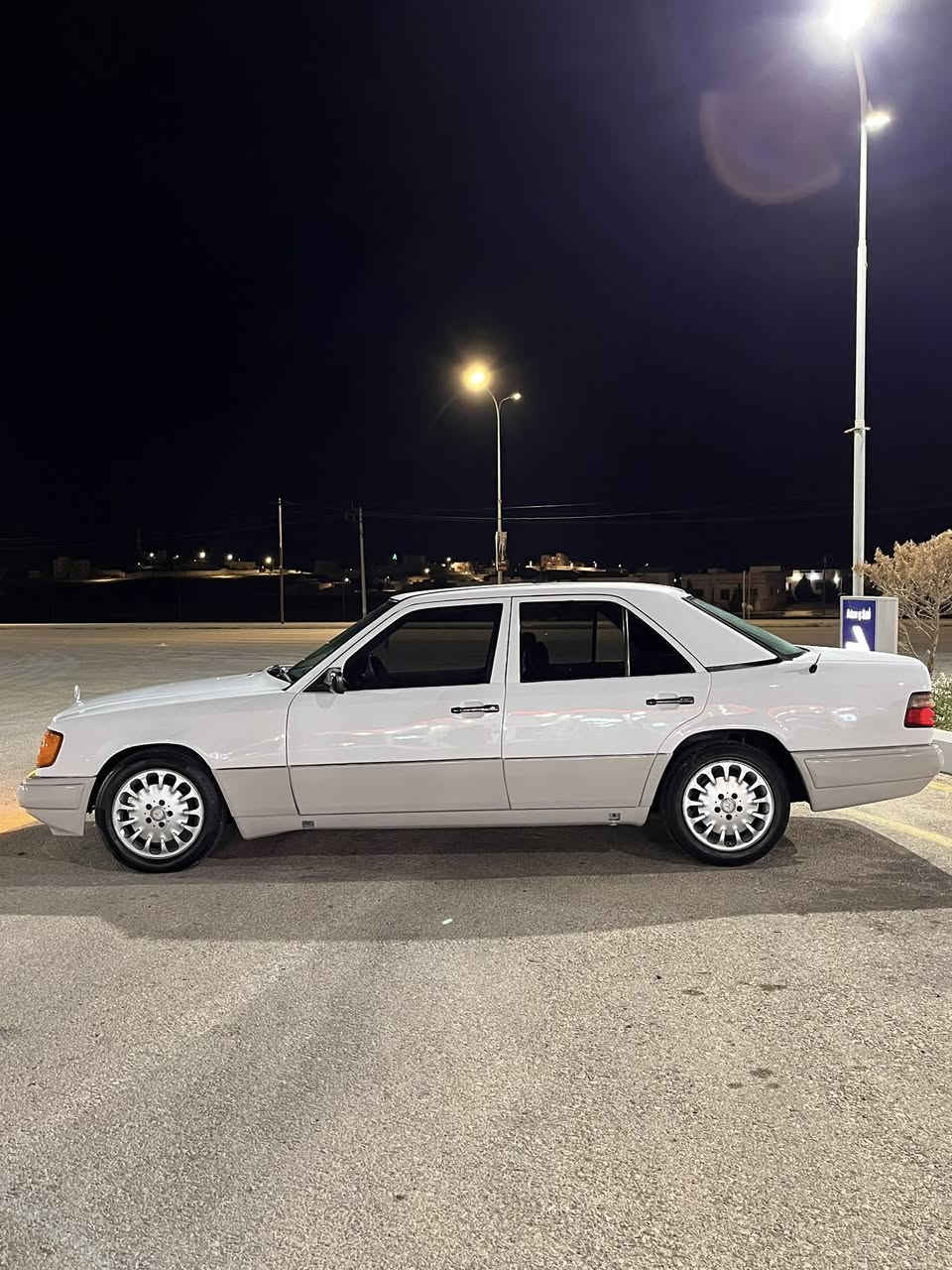 مرسيدس بطة نخب ول موديل 94 اصلي بحالة الشركة
فل كامل حبه نادره 🤯
فحصه جيدات و قصعات باعتبار فحص كامل 
ماتور 2000 قرش ونص اصلي وكااااااااااالة ✈️✈️✈️
قير اتوماتيك قرش ونص وكااااااااااالة
فتحة بسقف 
كراسي مدفيه 
مكيف حامي بارد 100/100🔥🔥🔥❄️❄️❄️
غرفة الشركة وكااااااااااالة 
سنتر لوك الشركة 
جنط الشركة وكااااااااااالة 
كوشوك وكاااااااااااااااااالة 
مرخصة سنة 
دهان 100/100 وكاااااااااااااااالة 
مكنيك وكااااااااااااااااااالة مش بحاجة إلى اي صيانة 
مشيه الشركة ولا طقه ✈️✈️✈️✈️✈️✈️✈️✈️
عبارة عن قنبله على الطريق 🚀🚀🚀🚀🚀🚀
السيارة من حض القناااا الله يبارك الصاحب النصيب 
الموقع المفرق مغير السرحان 
إلاتصال. 0772129772. اليقدر النضيف يرن واهلا وسهلا


**إذا كنت صاحب هذا الإعلان وتريد حذفه لأي سبب، رجاءا أرسل رسالة إلى الدعم الفني**