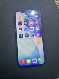 ايفون 12 • ٦٤ جيجا • مكسور بالضهر