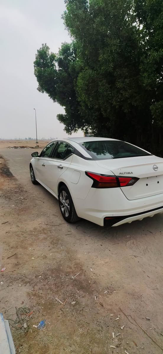 نيسان التما 2024 S  ماشيه 17 الف كفاله عامه بدون رقم 
تقرير غرق   سعر 165 وبيها مجال 

***********
