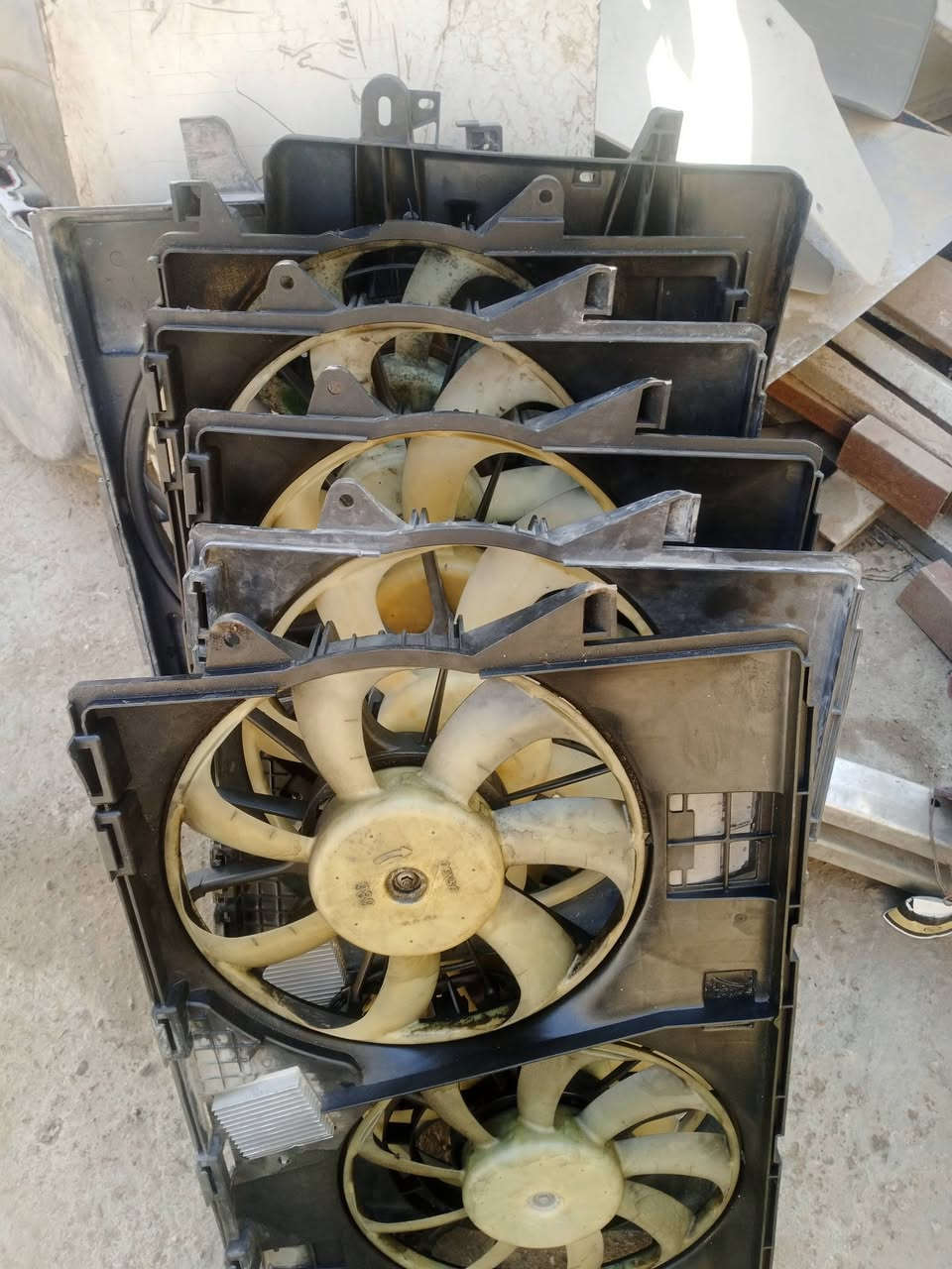 تم بفضل من الله توفر ادوات احتياطيه لكافة السيارات الامريكيه مرآة جانبيه آفنجر ...c200، أوباما،جارجر ،دارت وقواعد فيوزات ومراوح وكما مبين بالمنشور البيع جمله ومفرد العنوان النجف الاشرف الحي الصناعي ساحة الأمريكي *********** للحجز واتساب..
