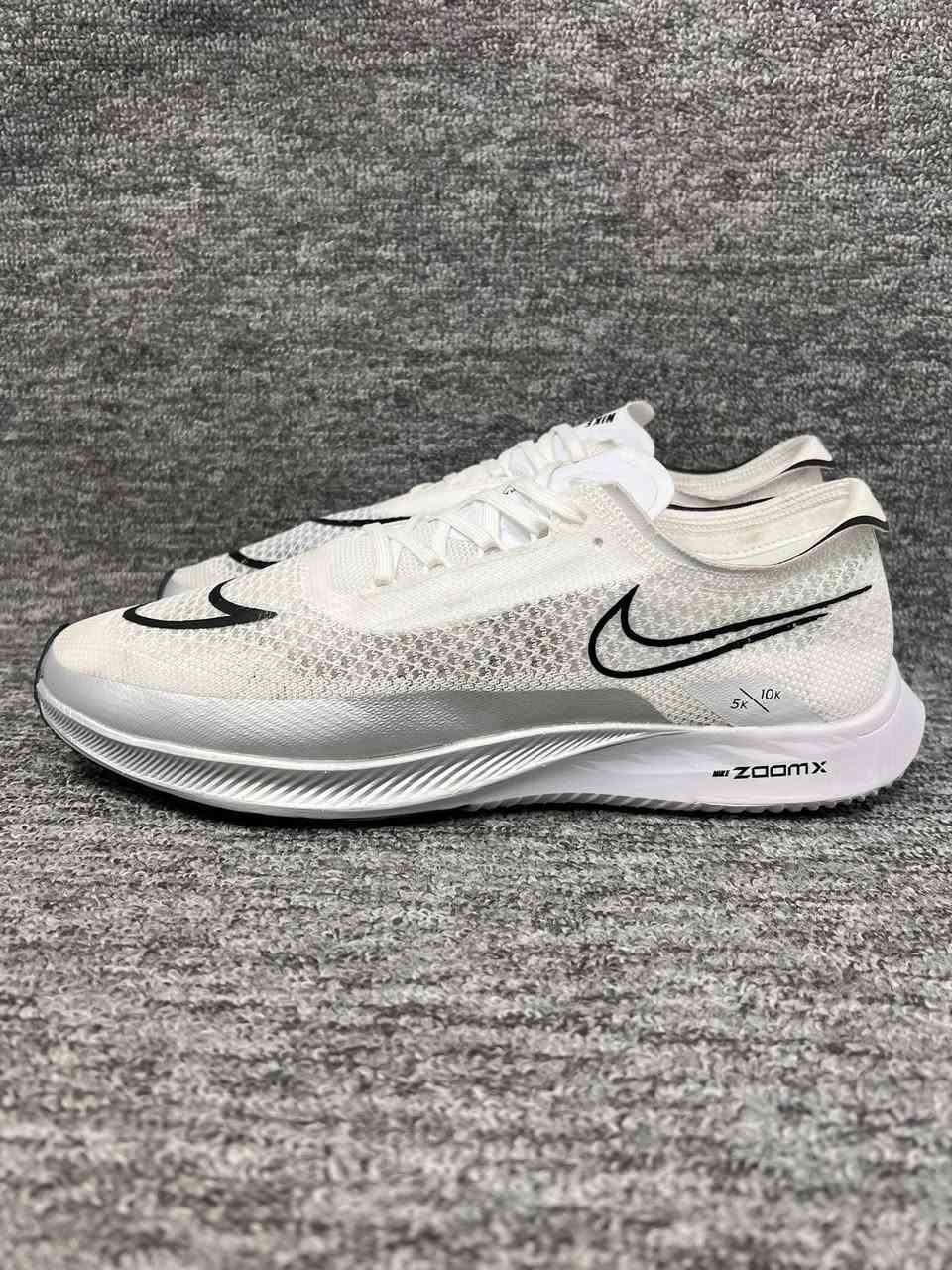 . 
Nike zoomX
 
باله فيتنامي غير مستعمل،  قطعتين فقط، 44,45 ، القطعه فوم مريح  لابعد الحدود، بنفس الوكت  وزنهه يكاد يكون صفر، تحتوي على فتحات تهويه لمنع   الروائح في القدم يعني تفيدك بالصيف والحو الحار،  القطعه موجهه للعدائين ، سعرهه 35 الف دينار، 

ادخل انستا شوف القطع القويه
https://www.instagram.com/hermes.storex?igsh=MTQwdWQ4OTZ1YmxoMg%3D%3D&utm_source=qr


**إذا كنت صاحب هذا الإعلان وتريد حذفه لأي سبب، رجاءا أرسل رسالة إلى الدعم الفني**