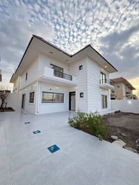 بمجمع اشتي • ٣٠٠م • ٤غرف