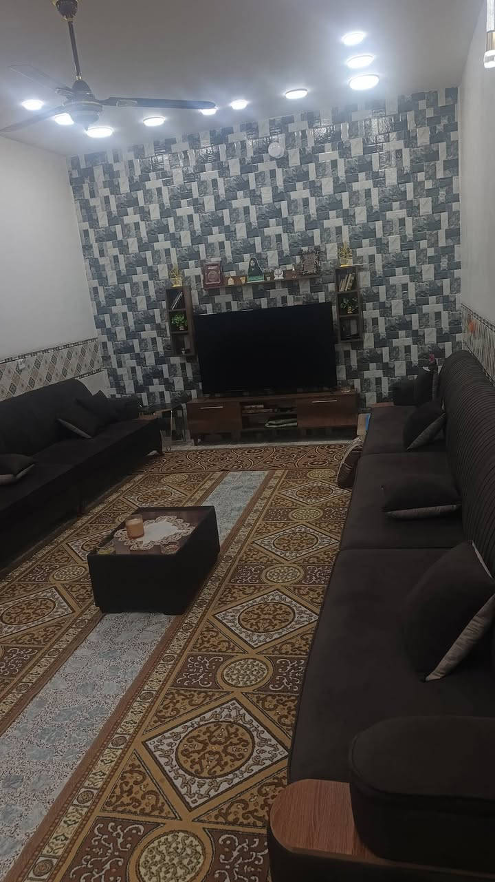 سلام عليكم من رخصت  الادمن بيت للبيع بناء حديث  درجة اولى مساحة الارض 950 م مساحة البناء
 220 م سند 25
العنوان بغداد جسر ديالى الجديد الكرغولية سايد الواحد خلف البانزين خانة 
يحتوي على غرفتين مساحة 6×4 (واحدة سويت) 
وصالتين كبيرات 
واستقبال 7×4 
ومطبخ 5ونص×4
سطح شتايكر 
البيت جاهز من كلشي ما بي اي نقص 
صحيات داخلية وخارجية 
للاتصال‏ والاستفسار  *********** ‏
***********
