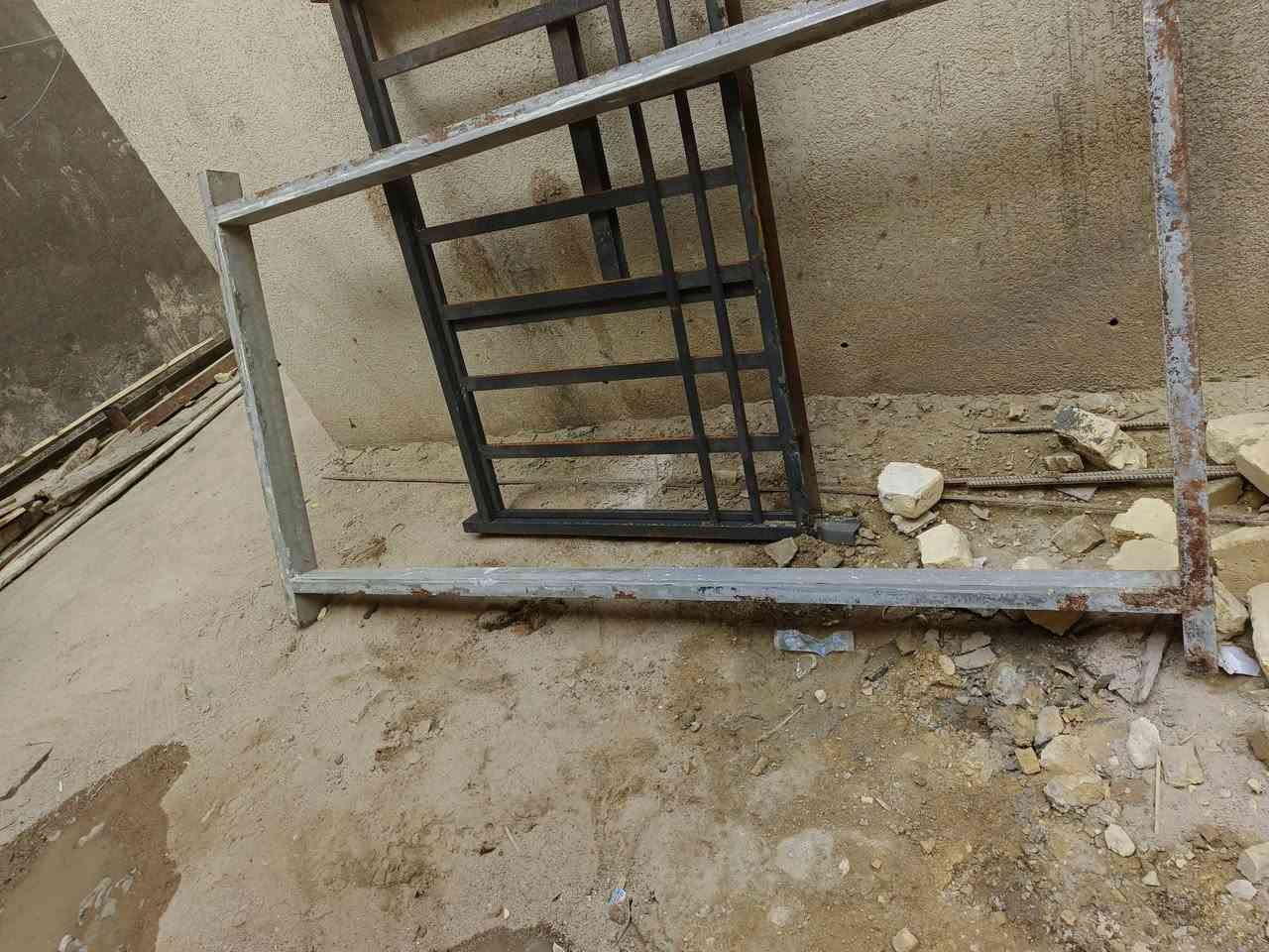 شباك مع فريم باب للبيع
شباك متر في متر ونص 
فريم باب متر في مترين و10


**إذا كنت صاحب هذا الإعلان وتريد حذفه لأي سبب، رجاءا أرسل رسالة إلى الدعم الفني**