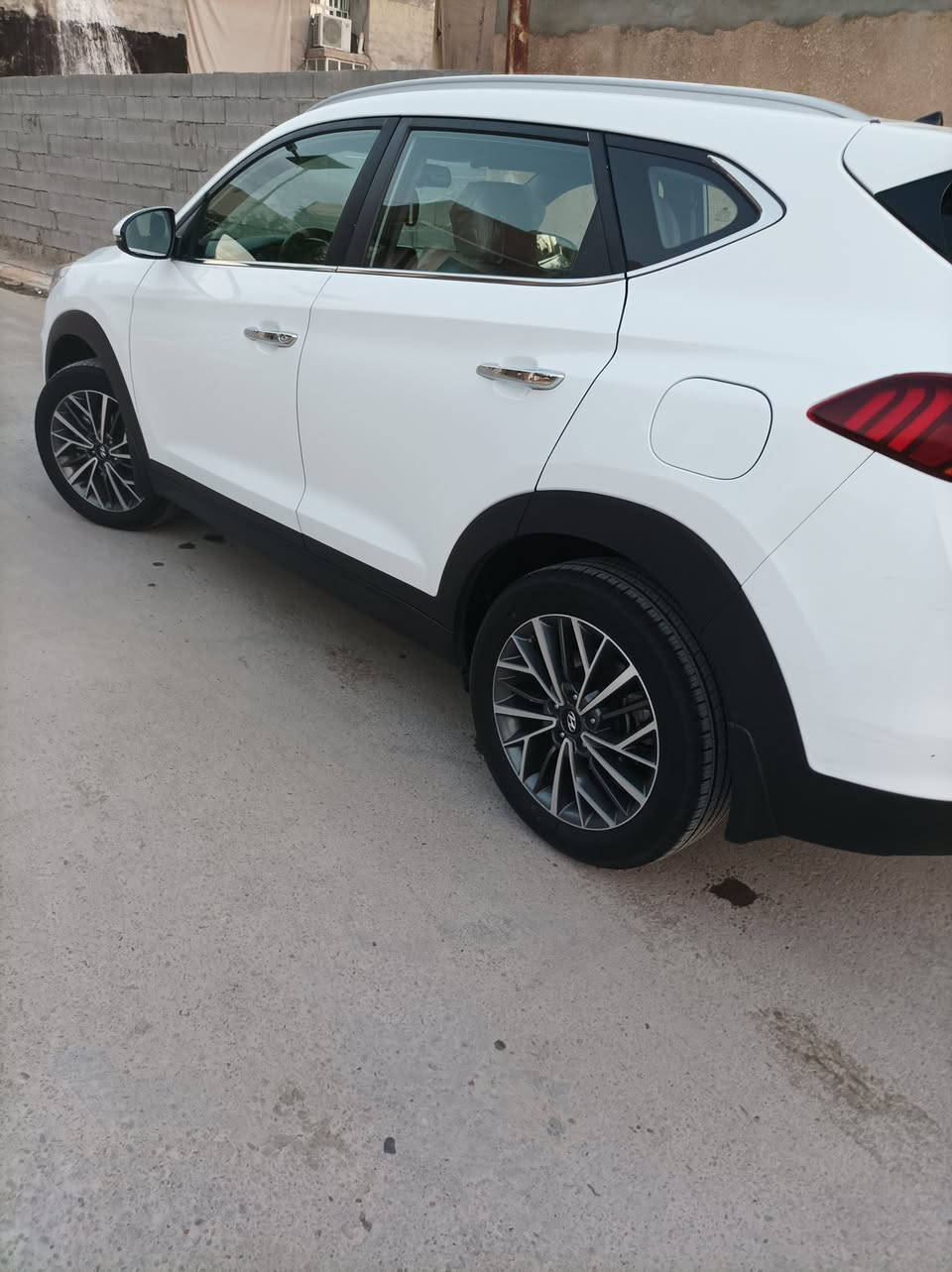 للبيع 
توسان 2019شركة الكاصد
لايت 5 عدسات
بك لايت لد
هاند بريك رجل
الكشنات جلد مطعم 
قطعتين تبريد 
الضرر فقط الباب خلف السايق معدل 
لايت زاوية استدارة 
رقم بغداد ن
*********** المكان ديالى
