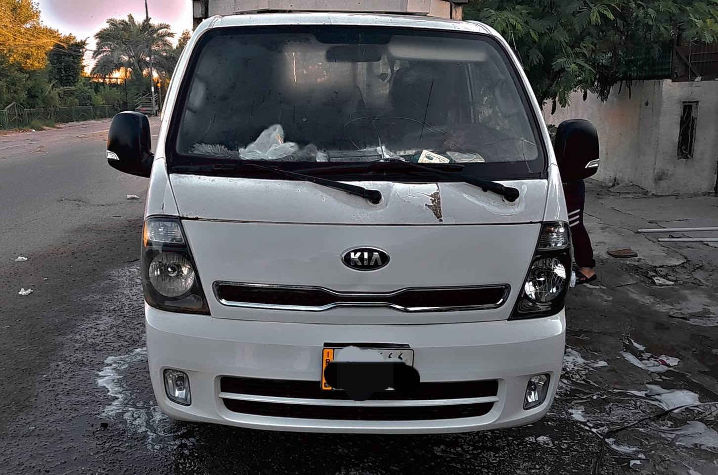 سلام عليكم كيا بنكو حمل موديل 2019 سياره نظيفه تايرات جدد صدر جديد تبريد ثلج باتري جديده السنويه منتهيه رقم بغداد الماني  بيها ملاحظات طخه صغيره بلباب الايمن وبيها طخه بالبنيد السياره متصرف عليها ربع كبل على الشغل ملاحظه البيع بدون محجر  العنوان بغداد شارع فلسطين السعر $123 وبيها مجال الرقم ***********
