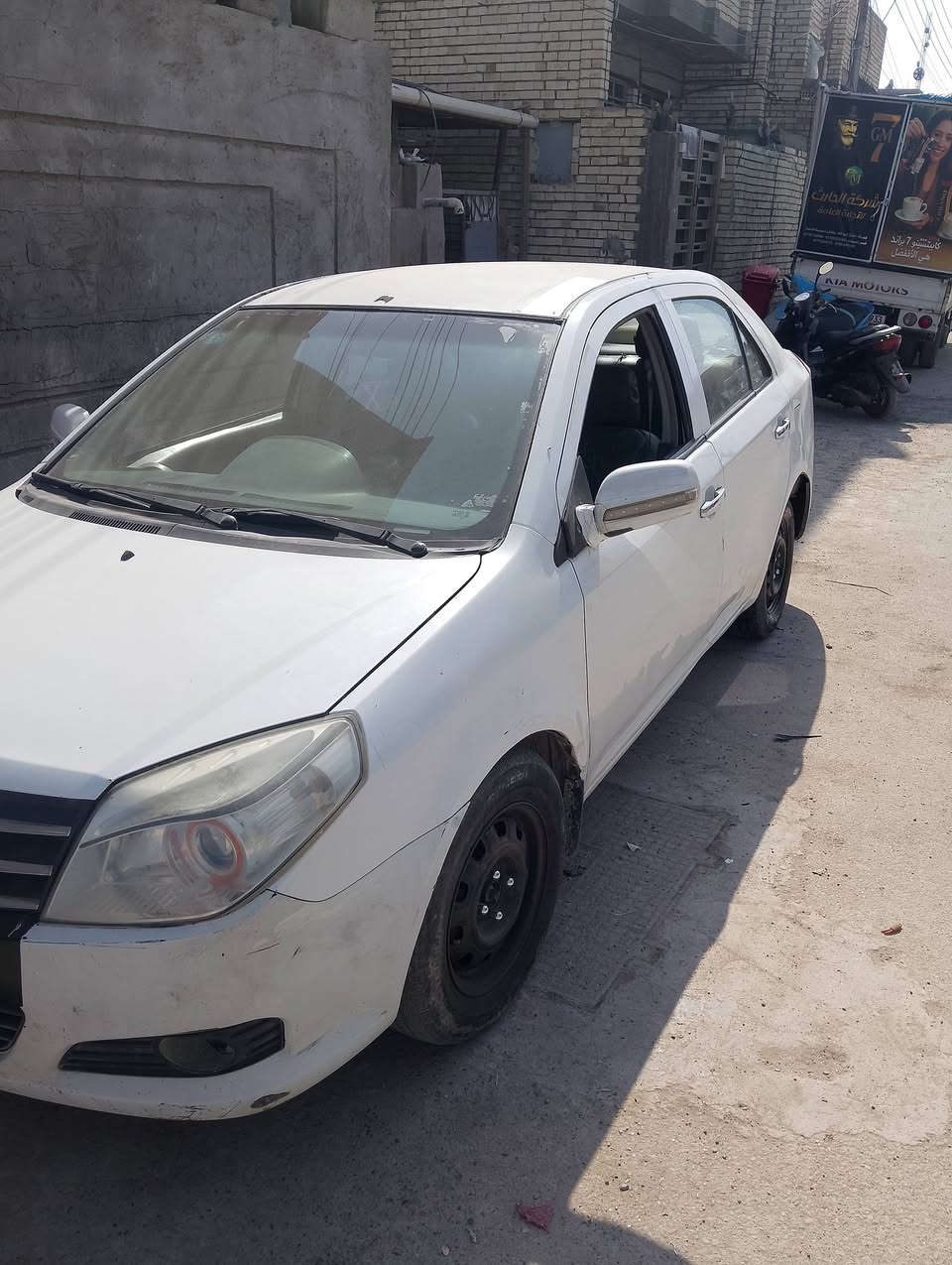 سلام عليكم جيلي امكي مويل 12 سياره حلوة بسمي سنويه جديده رقم جديد هزه جديده ساره بيه بس جنطه مدله لا ضربه وله صبغ بيه ملحضات بصيطه سعر 32 بيه مجال لعنوان بغداد رقمي ***********
