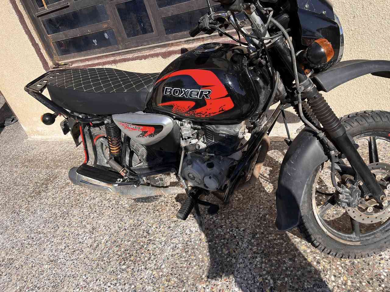 السلام عليكم دراجه بوكسر للبيع موديل 2023 مرقمم 
الدراجه نضيفه المكان بغداد المحموديه السعر 2100
الرقم :***********
