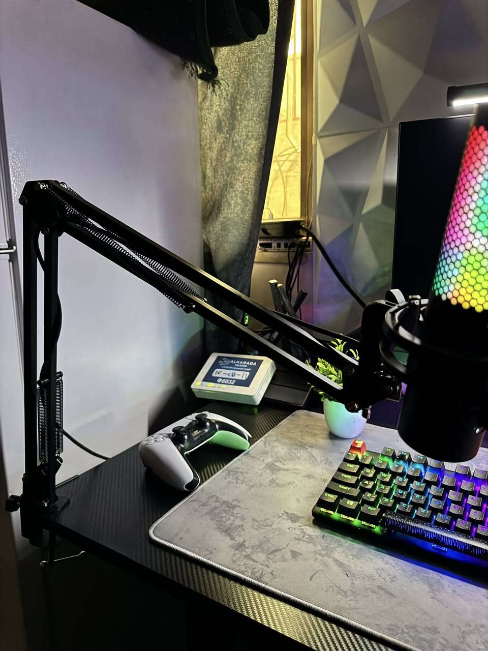 غراض للبيع
ماوس كلوريوس مع ملحقاته و كارتونته 
سعر 45 الف 
____
كيبورد سوتش ازرك 
سعر 40 الف 
____
ستاند شاشه رهيب وقوي جدا يحمل من 27 لحد 45 شاشات 
سعر 70 الف
____
شاشة حجم 32 
60 هرتز 
Va
سعر 30 الف
____
ماوسباد سعر 15 الف
___
ستاند مايك خرافي سعر 25 الف


**إذا كنت صاحب هذا الإعلان وتريد حذفه لأي سبب، رجاءا أرسل رسالة إلى الدعم الفني**