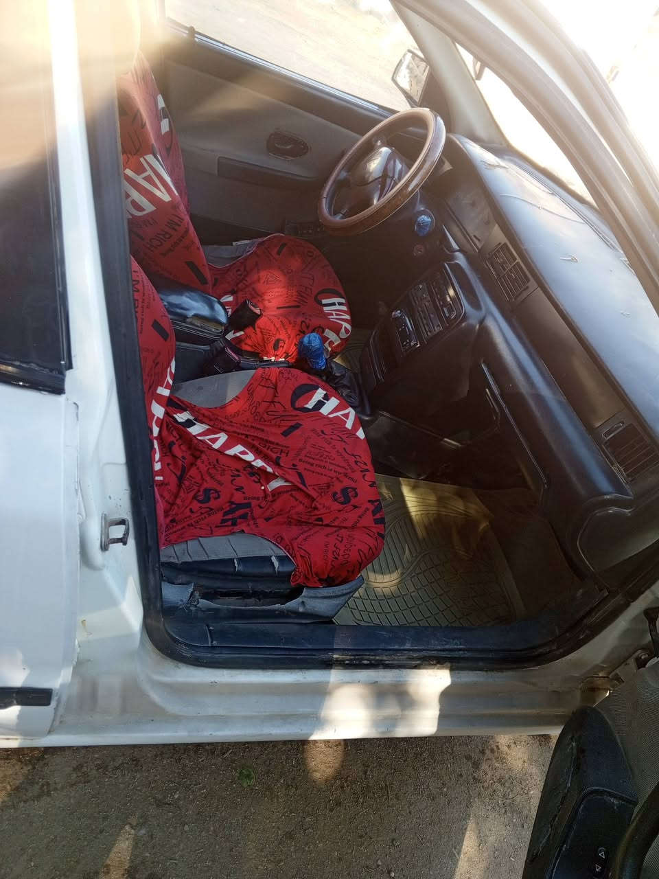 سمند موديل ١٠ للبيع سيارة جاهزه مكينه وكير جدده 
السعر ٣١ العنوان النجف الاشرف ناحيه القادسيه التواصل على الرقم ***********
