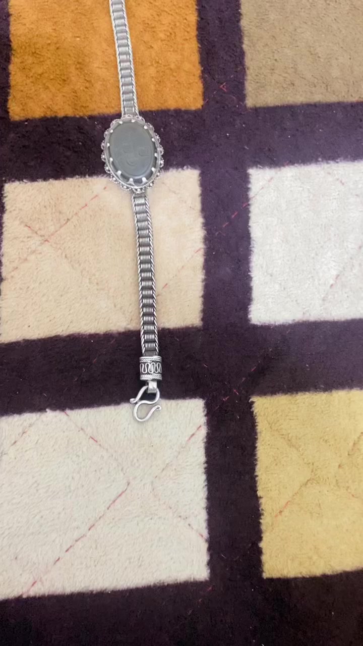 السلام عليكم 
زنجيل ايطالي النضافه مثل ماواضح بالفديو  الوزن 54 غرام 925 ايطالي اطار الخرزه KS سعودي 
اسوار حياكه 925 44 غرام 
الشراي يراسني خاص جماعت سعر الغرام الكسر لاتعاملني


**إذا كنت صاحب هذا الإعلان وتريد حذفه لأي سبب، رجاءا أرسل رسالة إلى الدعم الفني**