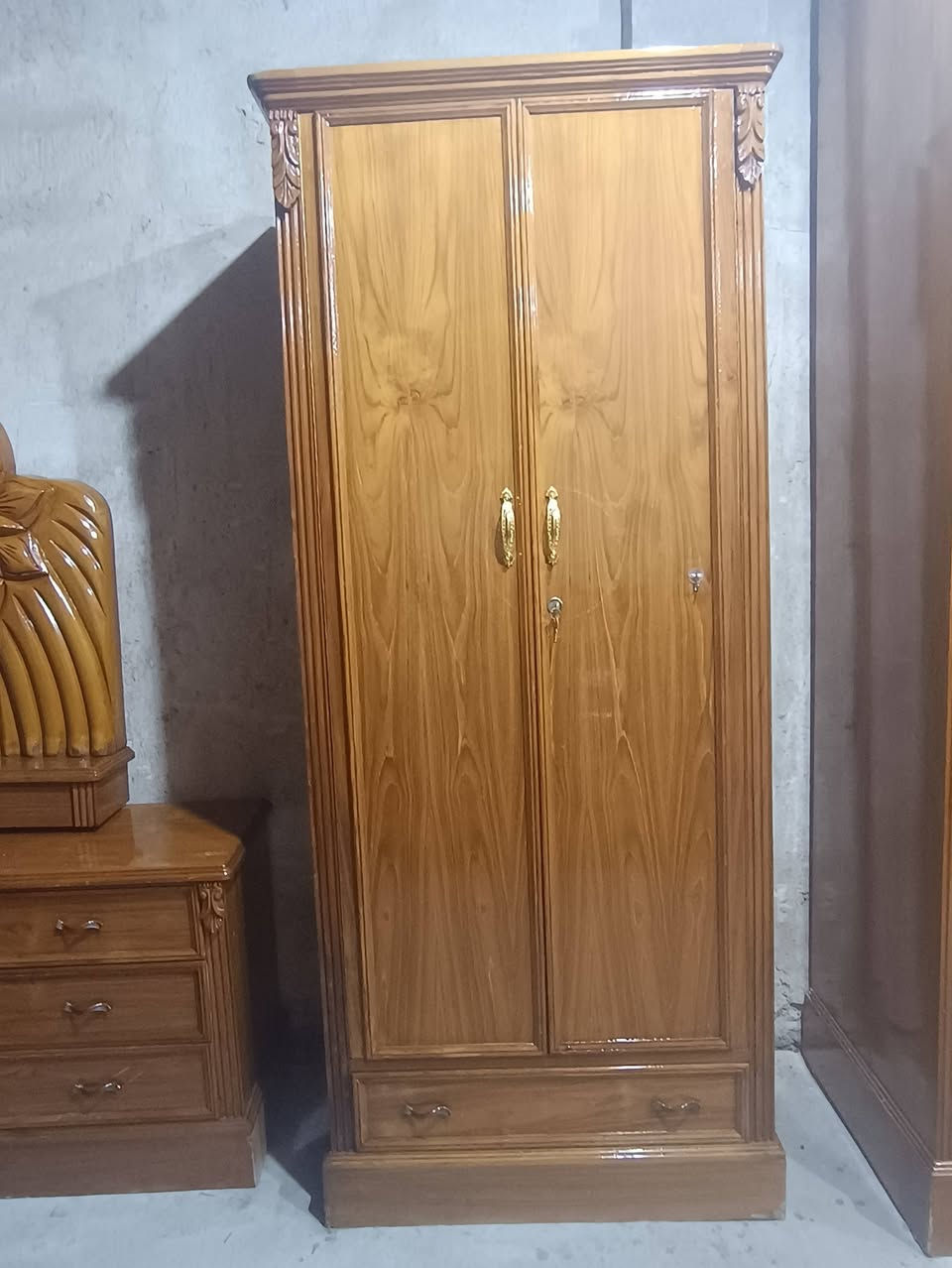 غرفه تسكام أوله صاج خمس ملم استعمال قليل 8قطع العنوان حله شارع 80لتواصل ***********
