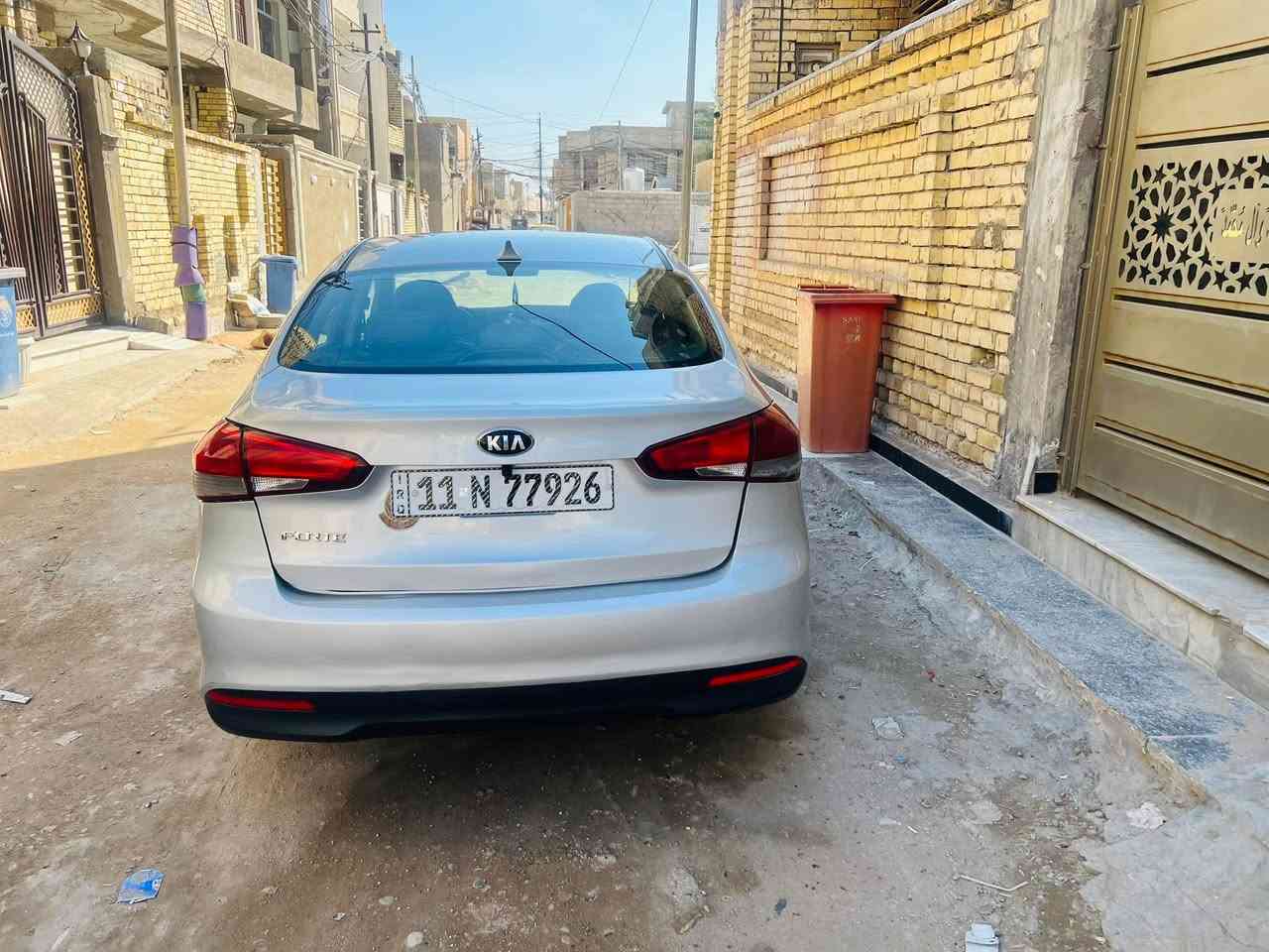السلام عليكم فورتي 2018 وارد امريكي مكينة 2000 دوش كيرها at المرغوب نضيفه جداً حادثهه موضح بالصور المرفقه مبدل فقط بنيد وجاملغ باقي السياره ليبل واحد الجاملغ الخلفي صارت بي طخه وايضاً مصلحه وموضحه بالصور 
مواصفاتها معروفه
 شاشه كار بلي تحكم اربع جهات نضام ايكو مثبت سرعه تبريدهه خير من الله دوشمه جديدة تايرات جديده كامله من جميع النواحي السعر 118 عنواني الزعفرانيه ***********
