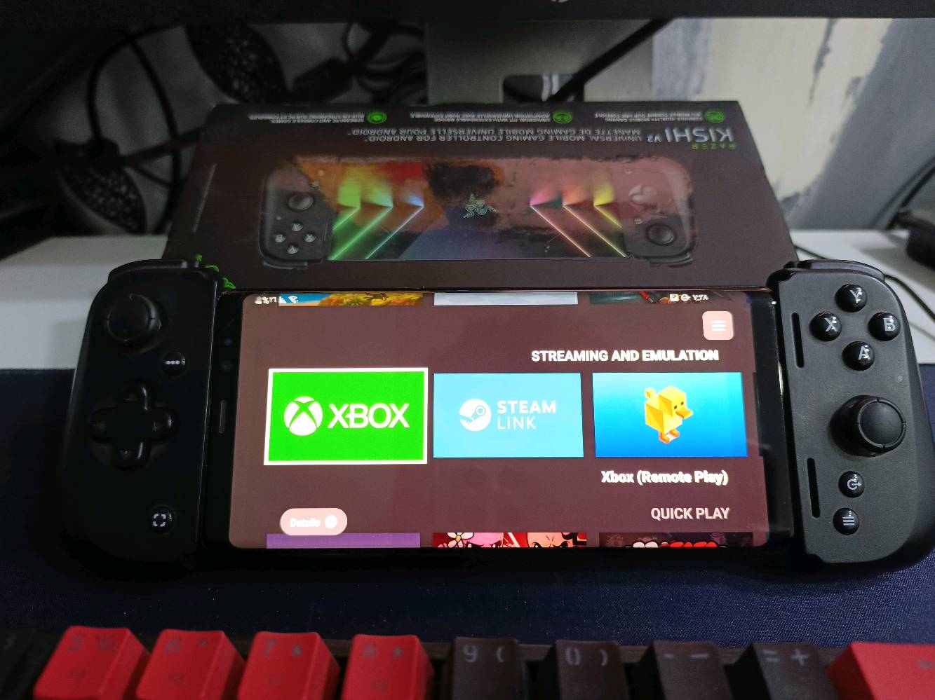 يد تحكم للموبايل من razer 
kishi v2  تايب سي نظيفة و شغالة كل شي مابيها  تكدر تلعب العاب الموبايل تكدر تسوي بث من الحاسبة او البلي للموبايل و تلعب طبيعي تكدر تلعب العاب المحاكيات السعر 35 مكاني بغداد 