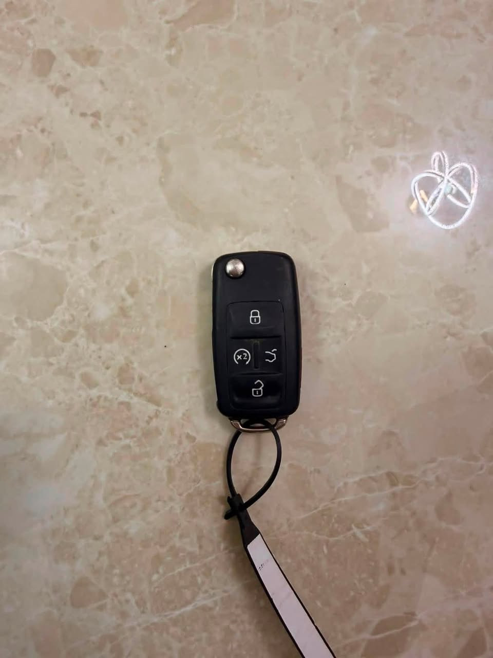 بصمه فولكس واكن جبته لسيارتي علساس ابرمجه ونسيته لحد ما بعت لسياره ب١٠٠ الف  متوفر توصيل ***********
