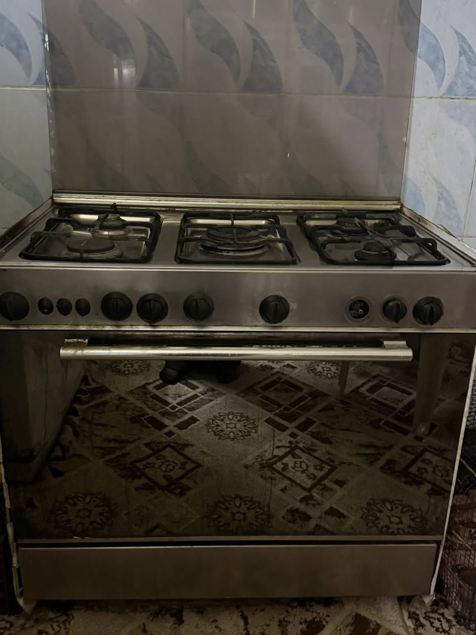 للبيع  كلهن شغالات  ***********
