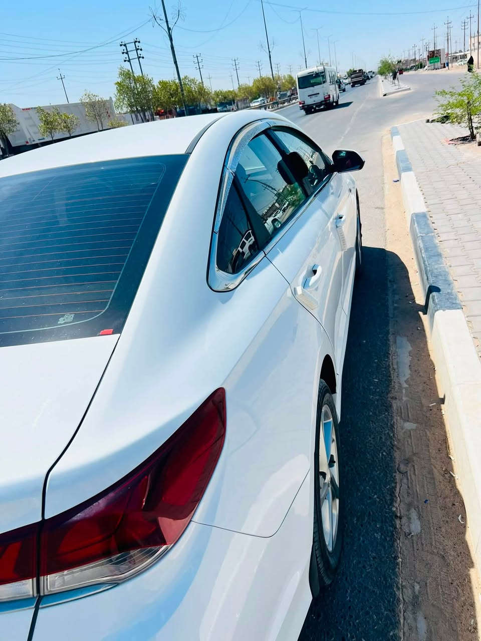سوناتا 22 وارد كوري رقم بصره بأسمي تحويل ثاني يوم بيها قطعه وحده رش  من كوريا ماشيه 47 الف حقيقي السياره جديده ماناقصها برغي محرك 2000 دوش مواصفات الكوري تبريد قطعتين شاشه تحكم ستيرن كامرا
 البصره ابو صخير ***********
