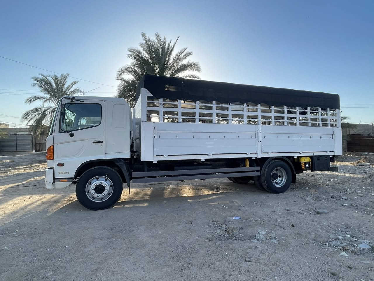 للبيع هينو ماليزي يسره بلاد   مديل 2008 اصل رقم بغداد انكليزي سنويه 4طن بدي هزه جديده قبل شهر تحويل مباشر سنويه لل 2031 توه مجدده السيارة فحل 8برغي طول الشاصي 7اله 15سانتيم مكينه80عادي كير سوبر اكسل سوبر فظل من الله السياره سريعه  بريك فراك بنز داكه جديد تخم تاير 22ونص جي تي  جديد بدي كاعية خشب وحديد عرض 255 سياره جاهزه للخير مابيه نقص ابيع كامل وابيع بدون بدي 
مكاني بغداد الشعلة 
***********
***********
