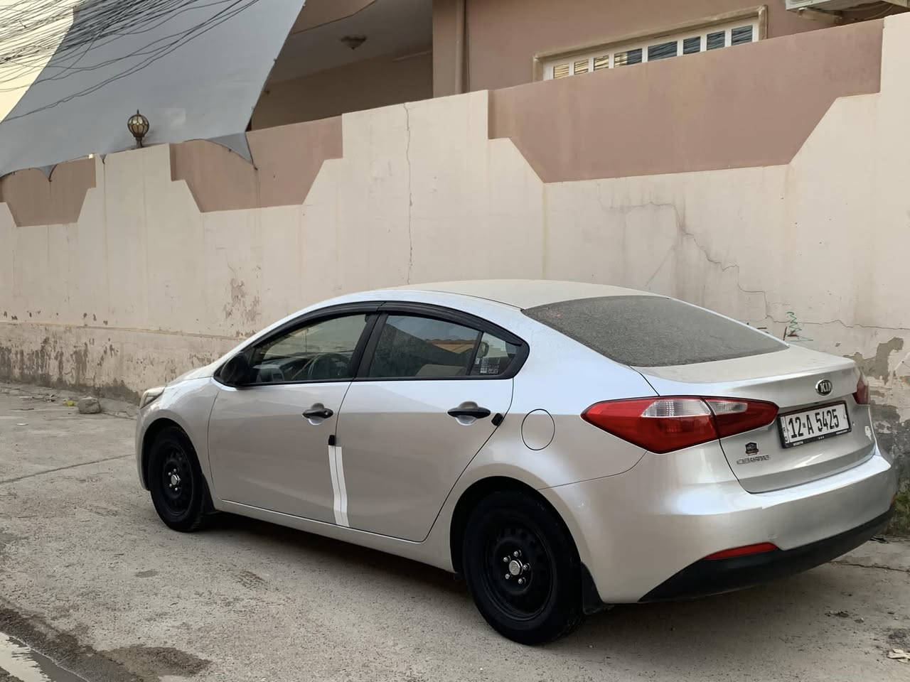 للبيع سيراتو 2014 مكينه والكير شرط تبريد ثلج  طخم تايات جدد طخم السياره جديد ما نقصها شي كابون بانزين شرط التحويل بيها البوند صبغ وشرط ما مفتوح وبيها شويه بارد وبجاملغ السايق وباب الوره بي تلقيطات ***********
***********
