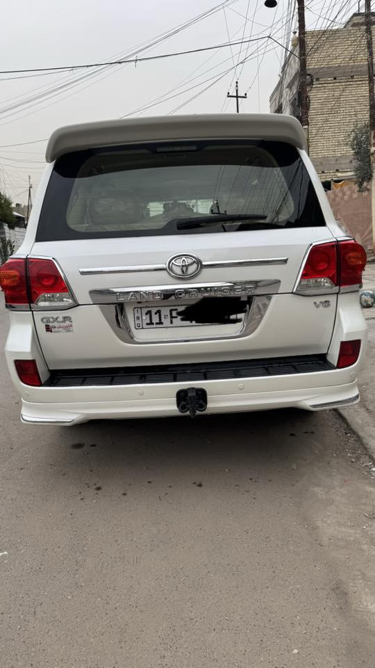 السلام عليكم 
لاندكروز 2013 رقم بغداد ساز اصل بأسمي تحويل ثاني يوم  سياره كفاله عامه حتى الدعاميات ماعدا بارد بسيط بالجاملغ هزة جديده رقم جديد ماشيه ١٧٢ الف معروفه مواصفاتهه
السيارة جديده متصرف عليه ولافلس
اريد مراوس ب 2016 
***********
