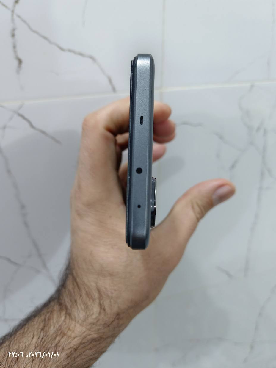 الرام 12 الذاكرة 256
المعالج سناب دراغون 782G (6) نانو 
البطارية 5000 ملي امبير 
الشحن 80 واط 
الكاميرات الخلفية 50+8+2 تصوير 4K الامامية 16
تحديث الشاشة 120 هيرتز 
نظام الاندرويد 15
للبيع فقط السعر 250 منهي من الاخير 
مكاني بغداد غزاليه 
*********** بغداد, العراق
