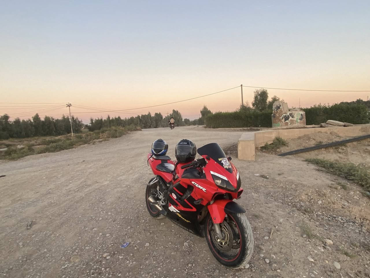 سلام عليكم بطح افوراي محرك 600 للبيع دراجه  بس كفرتها تعبنات شويه مبيها كل نقص شرط  شلعه ومعدل شك الكاع اوراق كامله تبديل دهن كله موتل مي رديتر احمر زيتي فلتر جديد دراجه كامله اوراق موجوده مكاني ديالى دلي عباس سعرها 23 وبيها مجال ول مو شراي لينطي سعر بكيفه دراجه نضيفه وحلوه ومتواجد عل فيس او هاذ رقمي ***********
