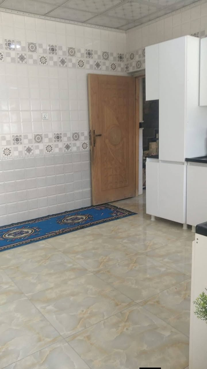 بيت للبيع  مساحته 280 متىر طابقين 3 غرف صالتين نساء ورجال مطبخ حار وبارد  في حي الاكرمين الاولى مقابيل مسجد الشاكر خلف مجمع الامين الطبي بفرع صيدلية الطف يبعد عن شارع المهندسين تقريبا 100 متر خلفه مدارس اعداديه وابتدائيه ترميم داخلي جديد  يطل ع ساحه  كما موضح بالصور والفديو  التفاصيل والسعر  ع خاص او واتساب على  الارقام التاليهه
 ***********
‏‪0778 071 6048‬‏
***********
