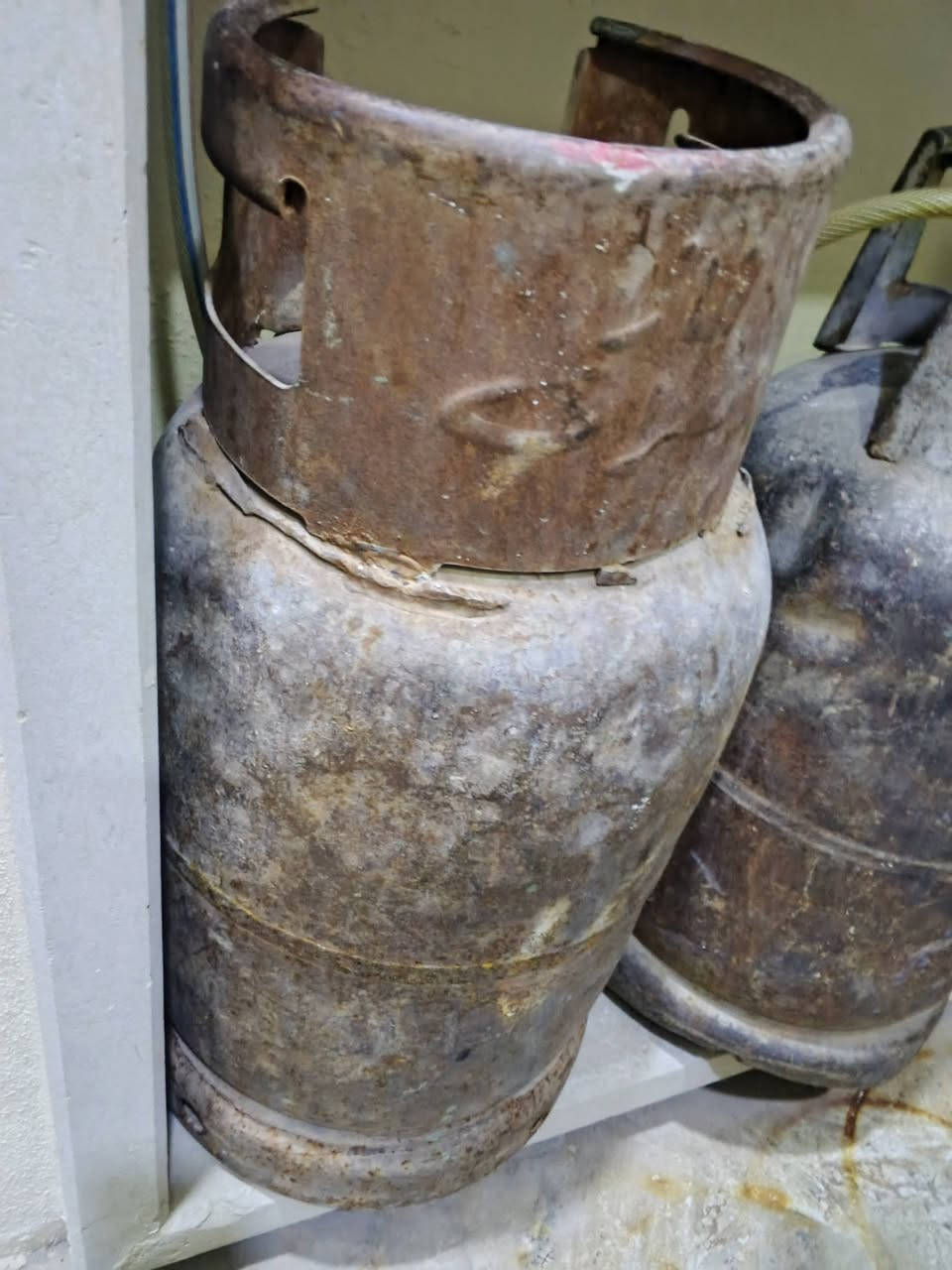 السلام عليكم قشر غاز اصلي عراقي نضيف للبيع المكان موصل جانب الأيسر الرقم الهاتف ***********السعر
