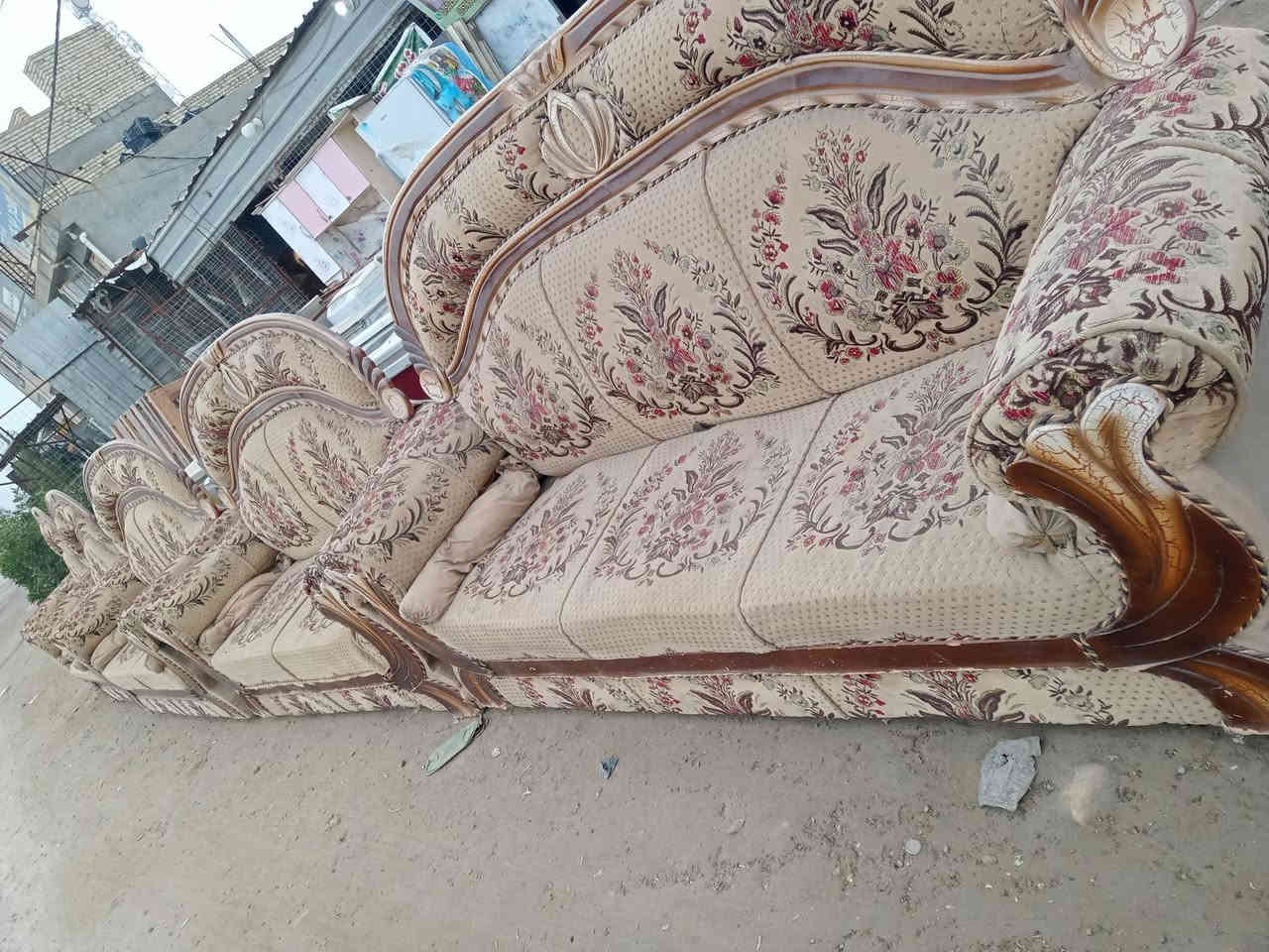 تخم 9 مقاعد ب200 وبيه مجال عنوان الطيفيه مدخل المزرعه مقابيل محطة الوقود / ***********///***********
