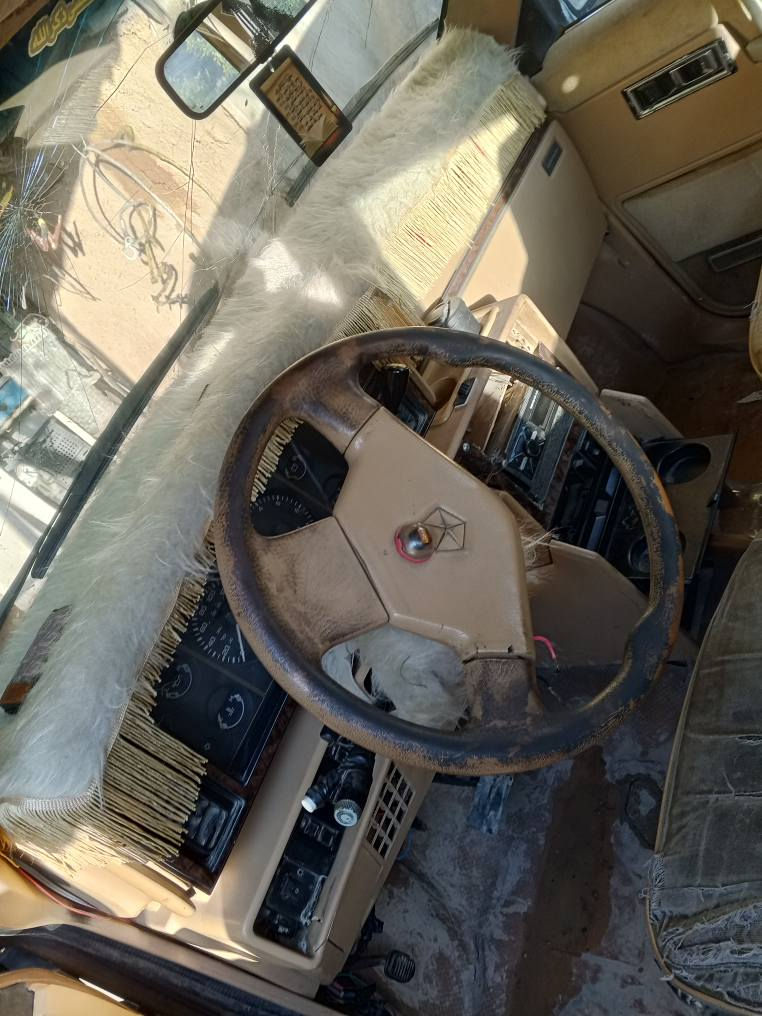 .دوج كلايزر موديل 1988 كير ومحرك كامري ابو الكف سيارة طفت ماعرف شبيها ابيع على وضعها  تخم تاير جديد باتري جديد قفل مركزي كهربائيات شغالة من دعامية لدعامية سيارة مال بيت صدر نص عمر جام كهربائي سنوية كارتوني 2019 منتهية عدم ترويج سعر 25 وبيها مجال قليل مراوس بتكسي هم يرهم حسب الاتفاق  مكان السياره كركوك  هاتف *********** كركوك, العراق
