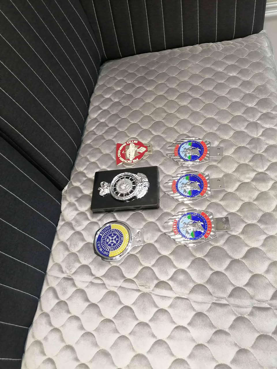 سلام عليكم
باجات مجنحات وملكيات فحص دخول جديد 

*********** سيد محمود 

متوفر توصيل يوصلك لطلب لباب البيت
