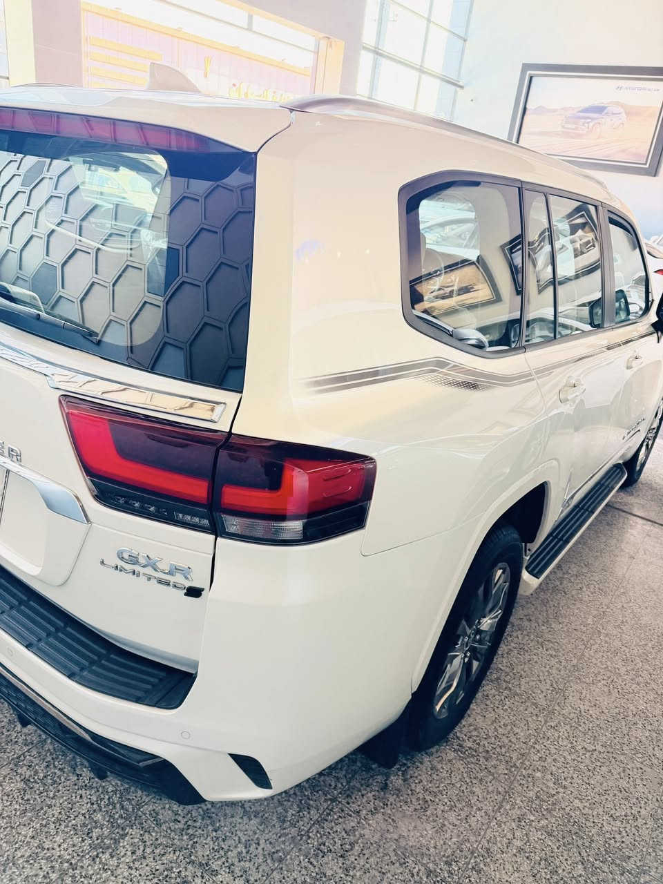 السلام عليكم للبيع لاندكروز 2025 ساز  limeted S ام النشره البلادية وكالة SAS اصلي لمتد باب اول شاشات اصلية زيرو ماشية 500 كيلو مكفولة كفاله عامة مغلفة ppf  السعر 815 ورقة او 120 مليون مرقم بغداد باسمي 
للاستفسار ((***********)) مكاني بغداد.
