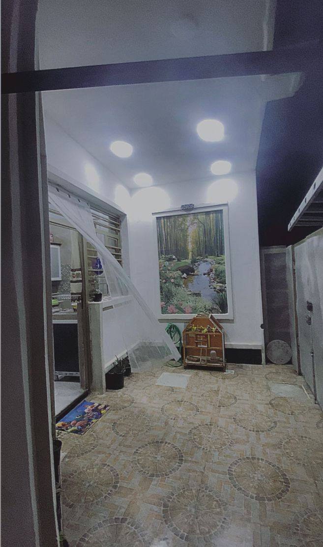 سلام عليكم بيت3 طوابق للبيع مقابل  مجمع حي السلام شهداء البياع 
بناء جديد مساحه 100
4عرف نوم 
2 صحيات 
ستقبال هوال 
منور  
بيت حلو ومرتب 
للاستفسار ارقم ***********

